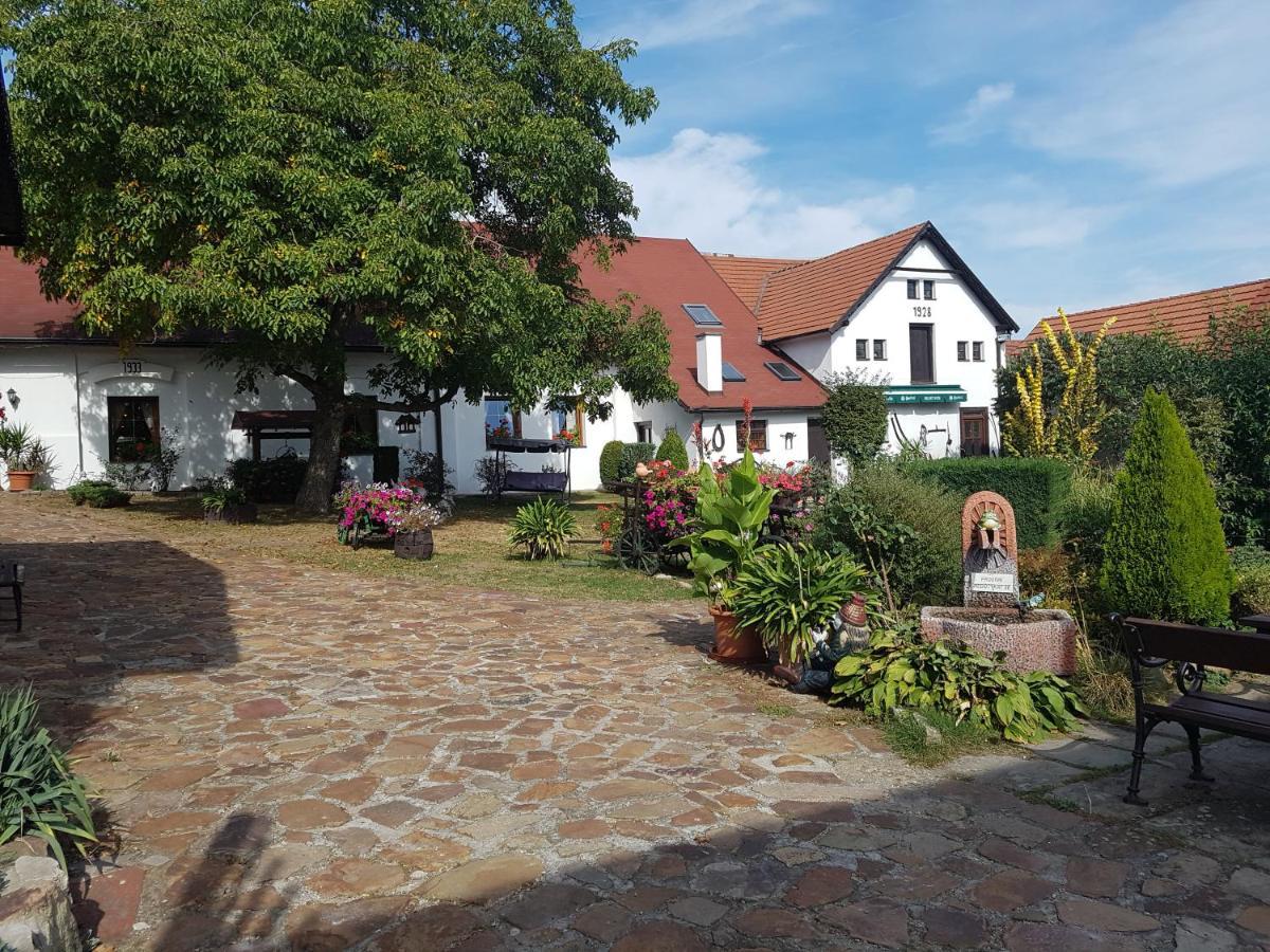 Hostinec Selsky Dvur Zbiroh Bagian luar foto