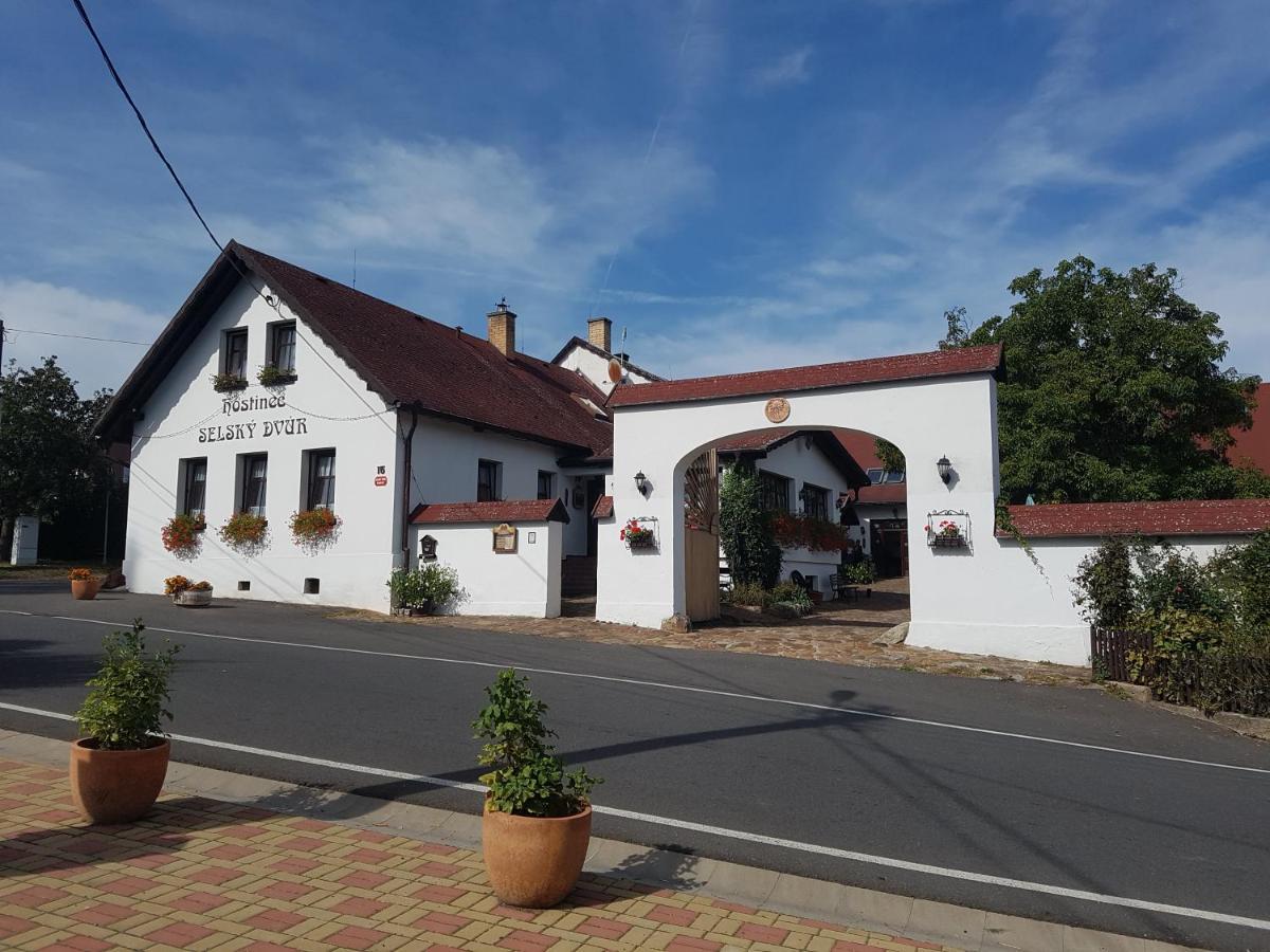 Hostinec Selsky Dvur Zbiroh Bagian luar foto